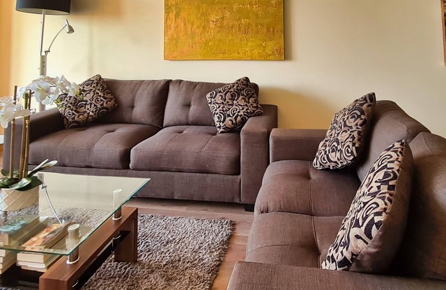 2 Bedroom Sunny Private Apartment, both Ensuite!