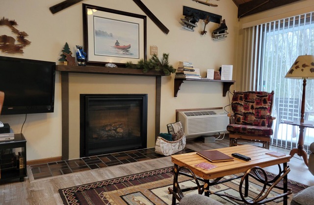 2 Bedroom with Loft - 2 Bathroom Townhome with easy access to Activities