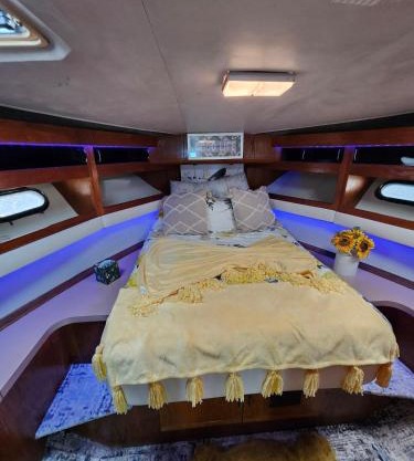 2 Bedroom Yacht Rental