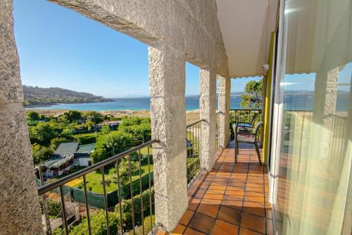 2 bedrooms apartement at Vilanova 100 m away from the beach with sea view enclosed garden and wifi