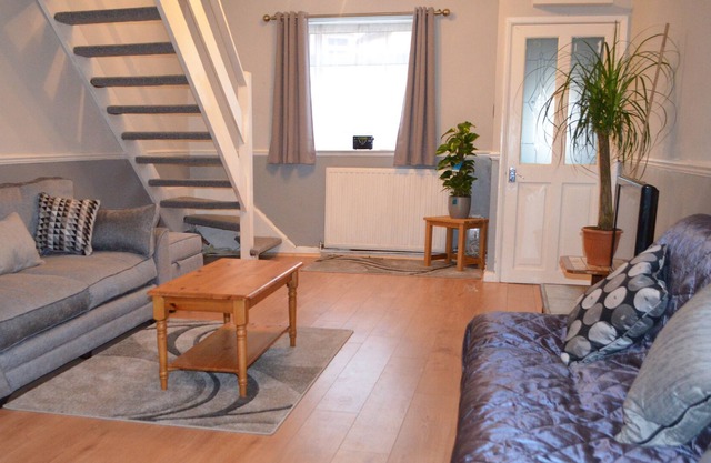 2 bedrooms close to shops, port and train station.