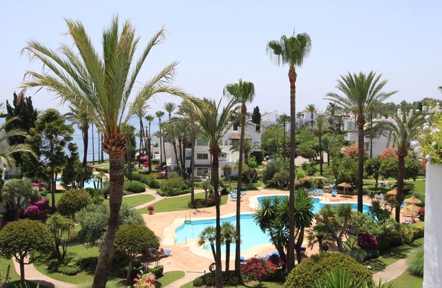 2 Bedrooms holiday penthouse rental in Estepona (Alcazaba Beach)
