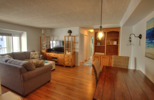 2 Blocks to Beach, Downtown Rehoboth, Elevator, Parking, Free Activities