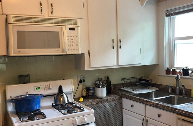 2 BR, 1 Bath, Sleeps 4+, Furnished and spacious apt. in quiet Boston suburb