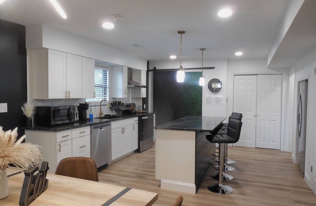 2 BR/2.5 Bath townhouse walking distance to stadium