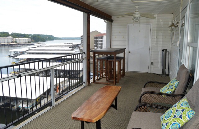 2 BR/2 BA Lakefront Lighthouse Landing Condo with Wifi