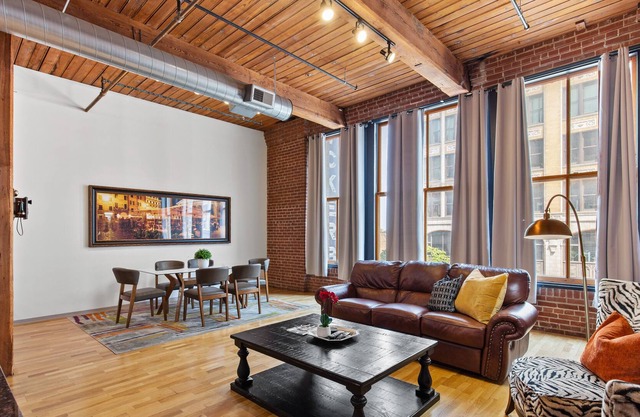 2 BR DWTN Loft✦Walk to Attractions✦Pet Friendly