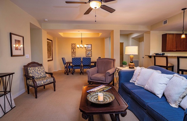 2-BR large balcony- large fully equipped kitchen- comm pool & hot tub!