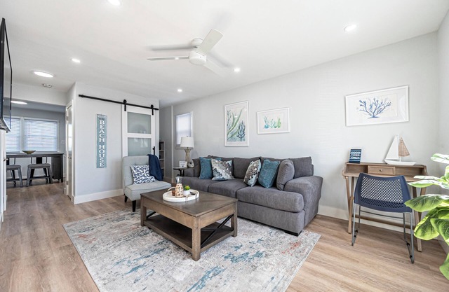 2-BR Sea Coral Beach House - 1.5 blocks from beach