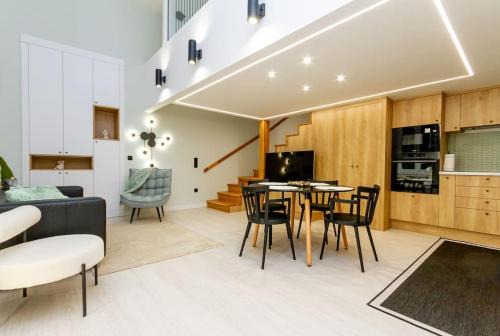 2 BR w AC Extravagant Gallery Loft by NeWave Apartments