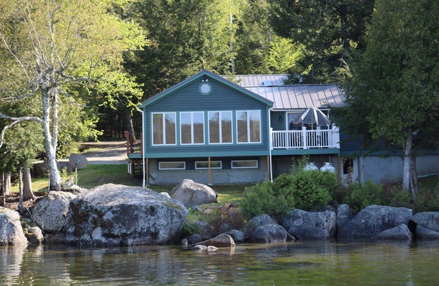 2 BRs - 1 and 1/2 BA - Sleeps 4 to 6