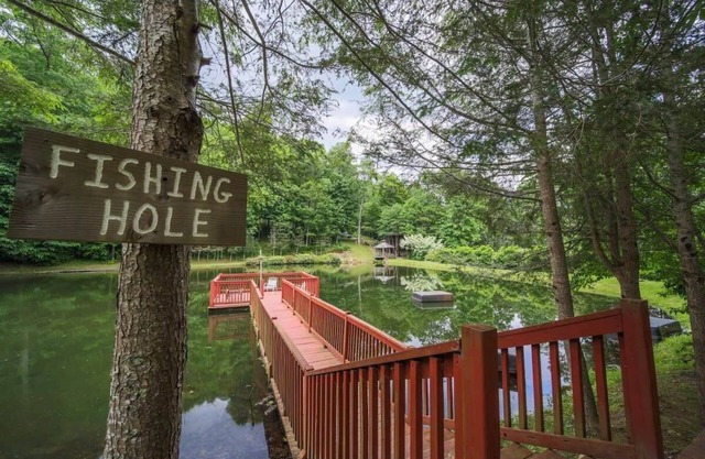 2 Cabins on Private Pond Sleeps 30 Sauna Hot Tub