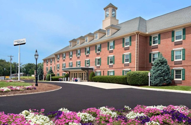 2 Classy Units! FREE Parking, Pets Allowed, Close to USS Constitution Museum!