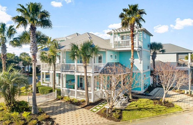 2 Community Pools ~ Pet Friendly ~ Gated Community & Beach Access