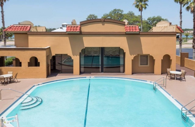 2 Convenient Spaces, Pool, Free Parking and Close to Fountain of Youth!