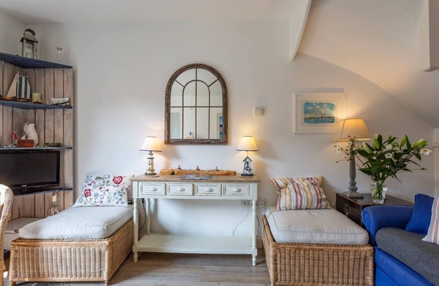 2 Elgin House - a semi detached house that sleeps 6 guests in 3 bedrooms