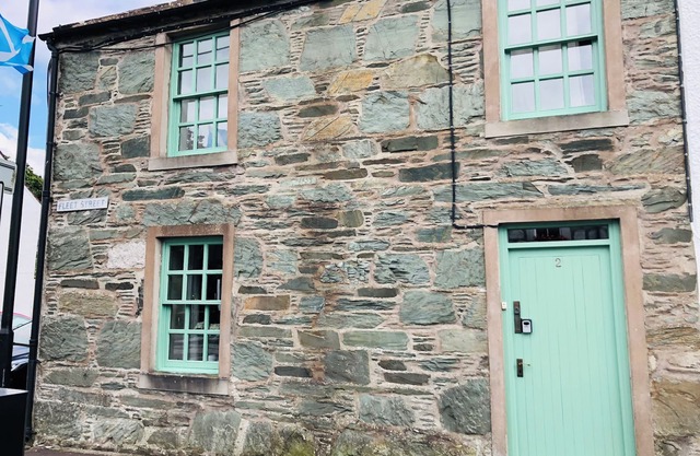 2 FLEET STREET, pet friendly, with a garden in Gatehouse Of Fleet