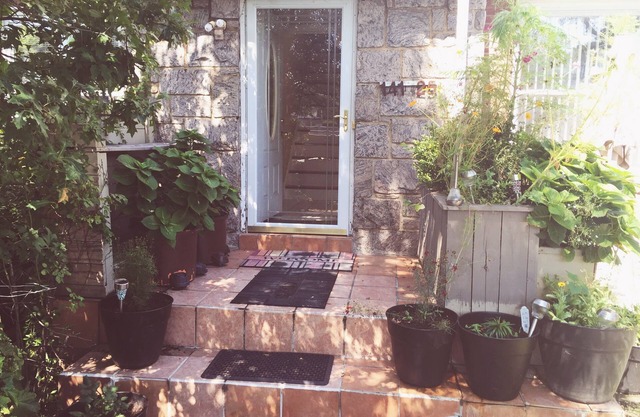 2-floor private house, 3 bedrooms, sunny, contemporary, safe, free parking