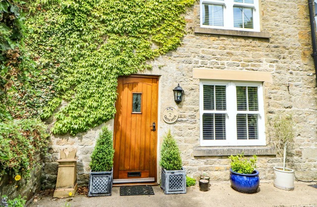 2 GARTH HOUSE, pet friendly, with open fire in Mickleton, Teesdale