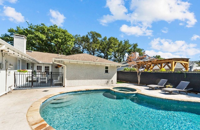 2 King Beds, Heated Pool Spa, Family Friendly, Grill, Cornhole, Foosball, Games