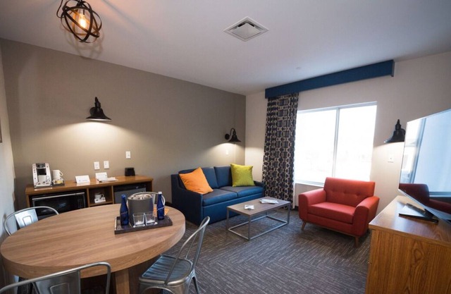 2 Large Accommodations! With Indoor Waterpark & Arcade Access! Free Parking!