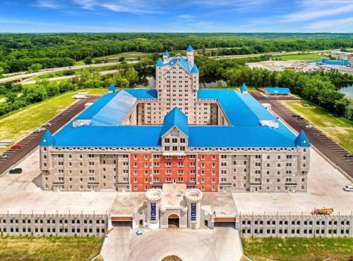 2 Luxury suites with parking at The Grand Castle