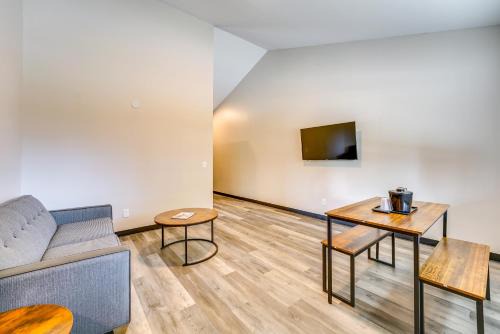 2 Mi to Downtown Port Huron Sleek Studio Apt