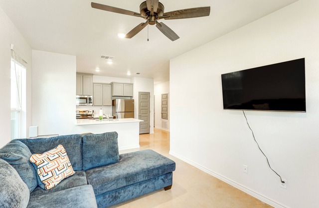 2 Mi to Downtown Temple: Newly Built Townhome!