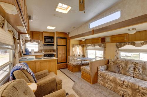 2 Mi to Lake Guntersville Peaceful Camper Home