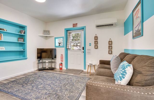 2 Mi to Ocean: Hollywood Beach Bungalow w/Patio