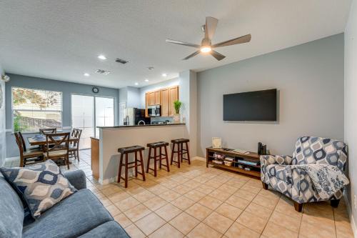 2 Mi to WDW Townhouse with Patio and Pool Access