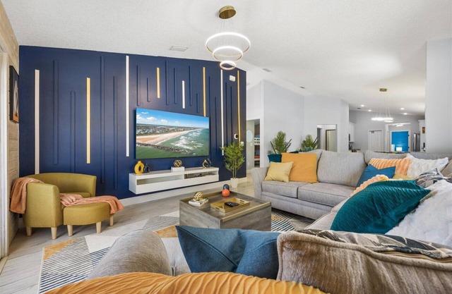 2 min walk to Beach, 2 King BR, Private Deck, Hot Tub, Grill & Fire Pit, Pets OK