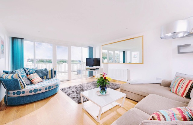 2 minutes walk from 2 fabulous beaches