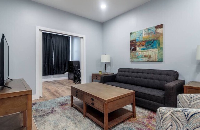 2 MTM Fully Furnished Rental in Old Town 2f&2r