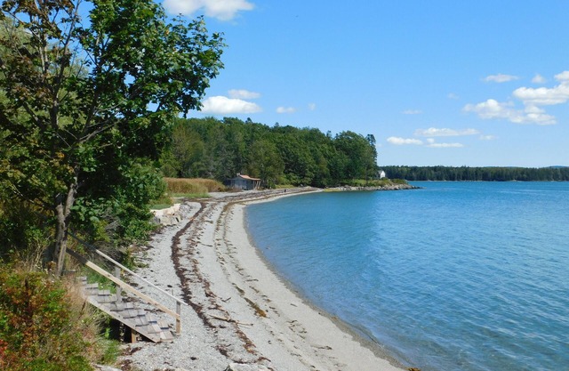 2 of everything! kitchen, living, bathroom on separate floors