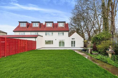 2 Orchard Farm Cottages, Sleeps 10, Large Garden