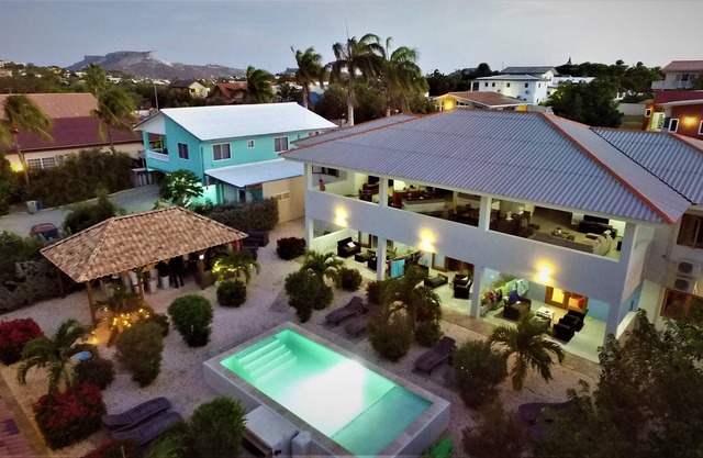 2-person apartment in the Cas Grandi district near Jan-Thiel with covered terrace