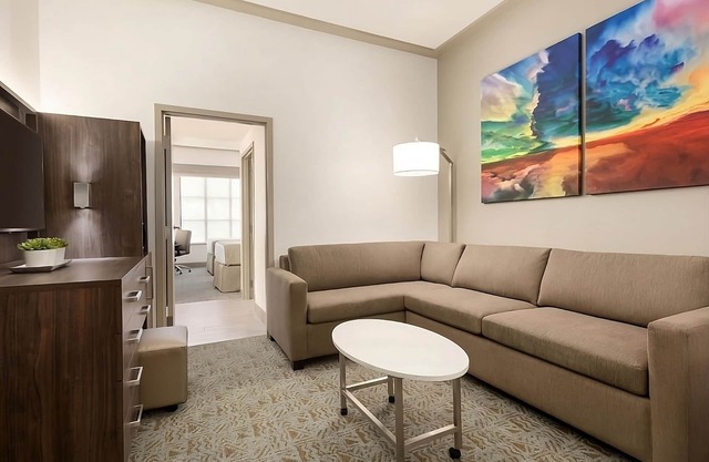 2 Queen Suites w/Breakfast at Buena Vista, Minutes to SeaWorld Orlando!