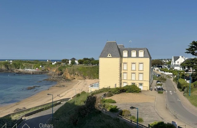 2-room apartment 35 m² T2 with sea view Plage des Grands Sables at your feet!