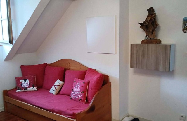 2-Room Apartment, Summer Pool, Pets Allowed, Sleeps 6