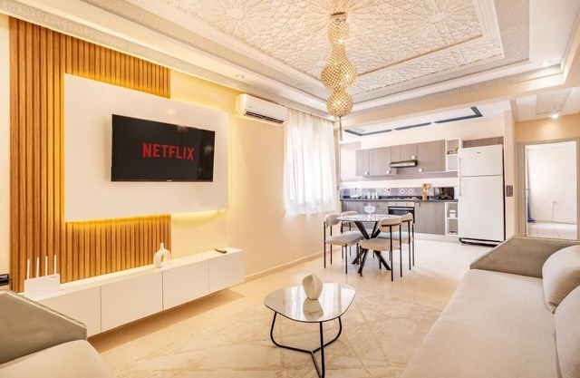 2 rooms in the red city