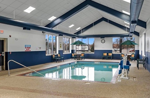 2-Star Hotel ∙ Quality Inn & Suites Mall of America - MSP Airport