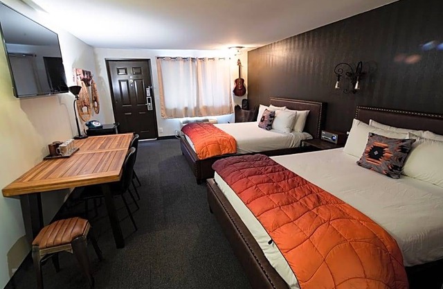 2-Star Hotel ∙ Campfire Hotel