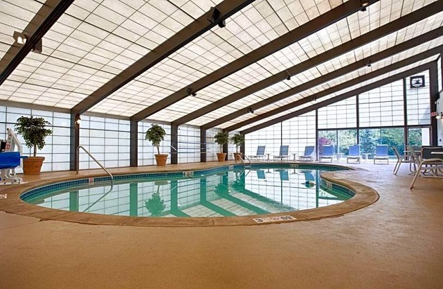 2-Star Hotel ∙ Best Western Plus New Englander