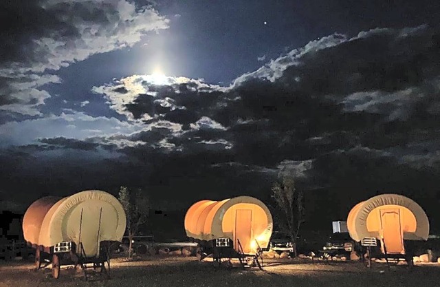 2-Star Hotel ∙ Broken Spur Inn & Steakhouse