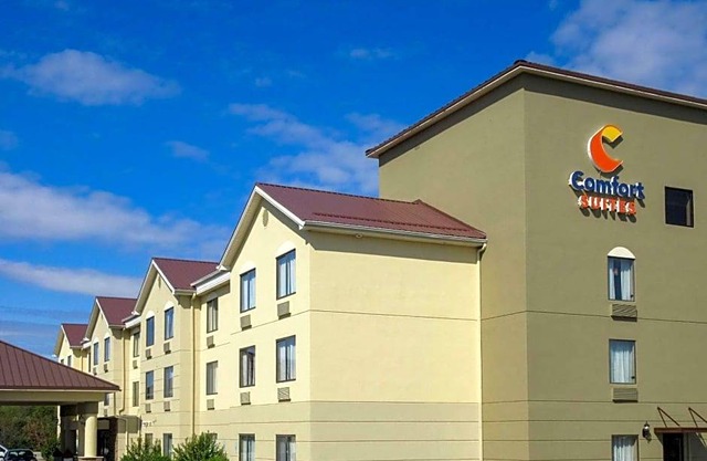2-Star Hotel ∙ Comfort Suites Georgetown