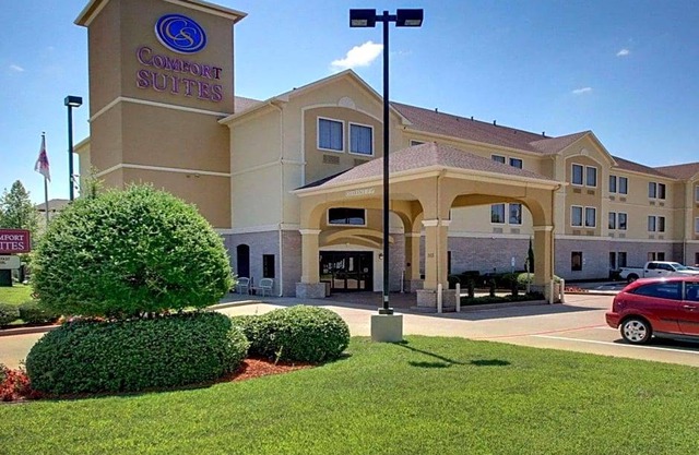 2-Star Hotel ∙ Comfort Suites Tyler South