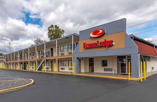 2-Star Hotel ∙ Econo Lodge North Charlottesville