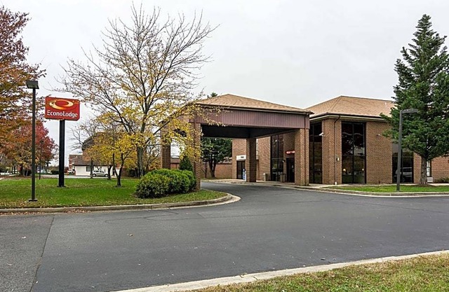 2-Star Hotel ∙ Econo Lodge Andrews AFB