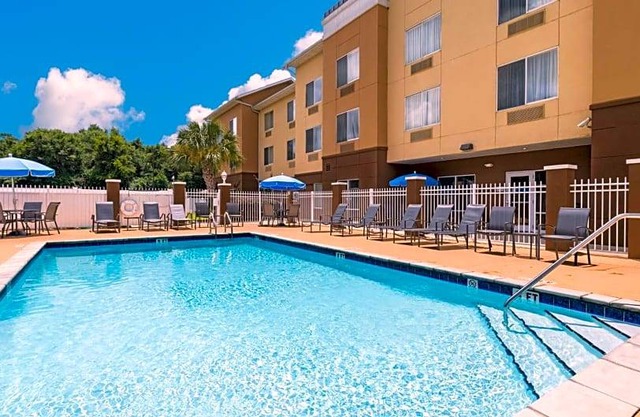 2-Star Hotel ∙ Fairfield Inn & Suites Marianna